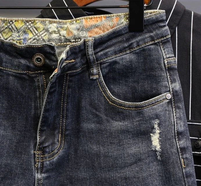 Jeans strappati strappati con stampa per uomo Pantaloni con fori grafici rotti Pantaloni casual morbidi Kpop eleganti pantaloni da cowboy da uomo larghi gotici regolari - StepByStep