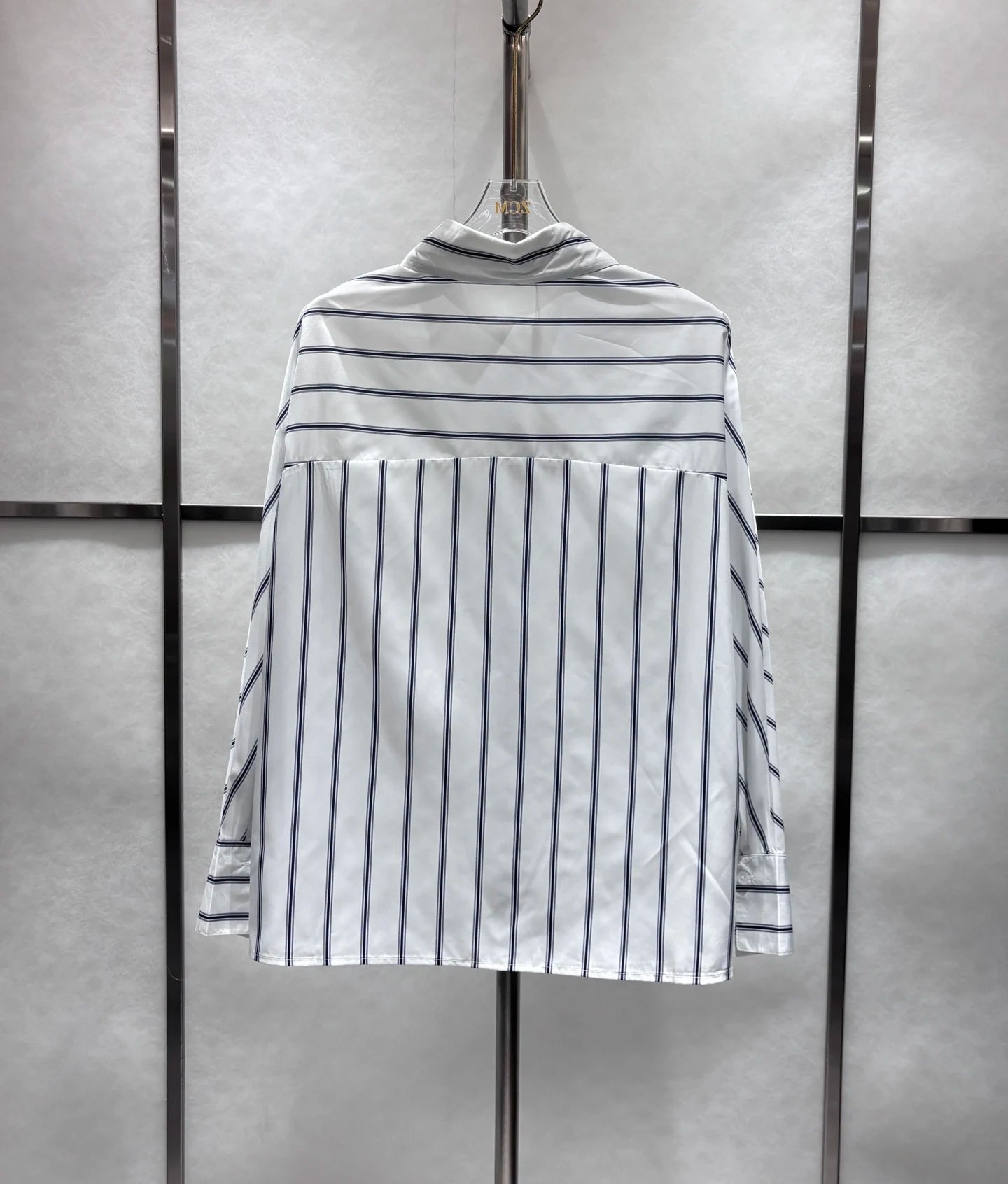 Camicia  ricamata con risvolto da donna a maniche lunghe a righe blu