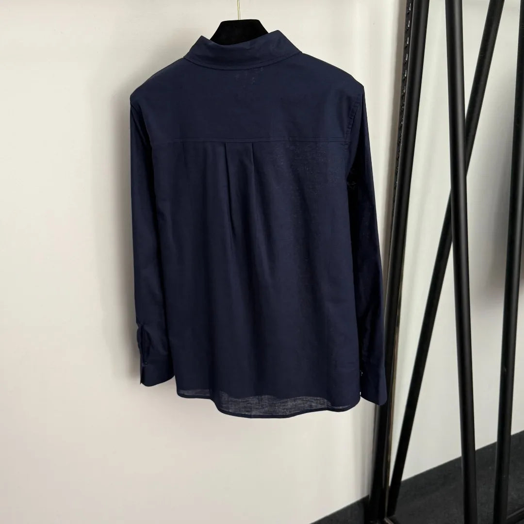 Camicia di lino a maniche lunghe versatile in tinta unita con ricamo semplice