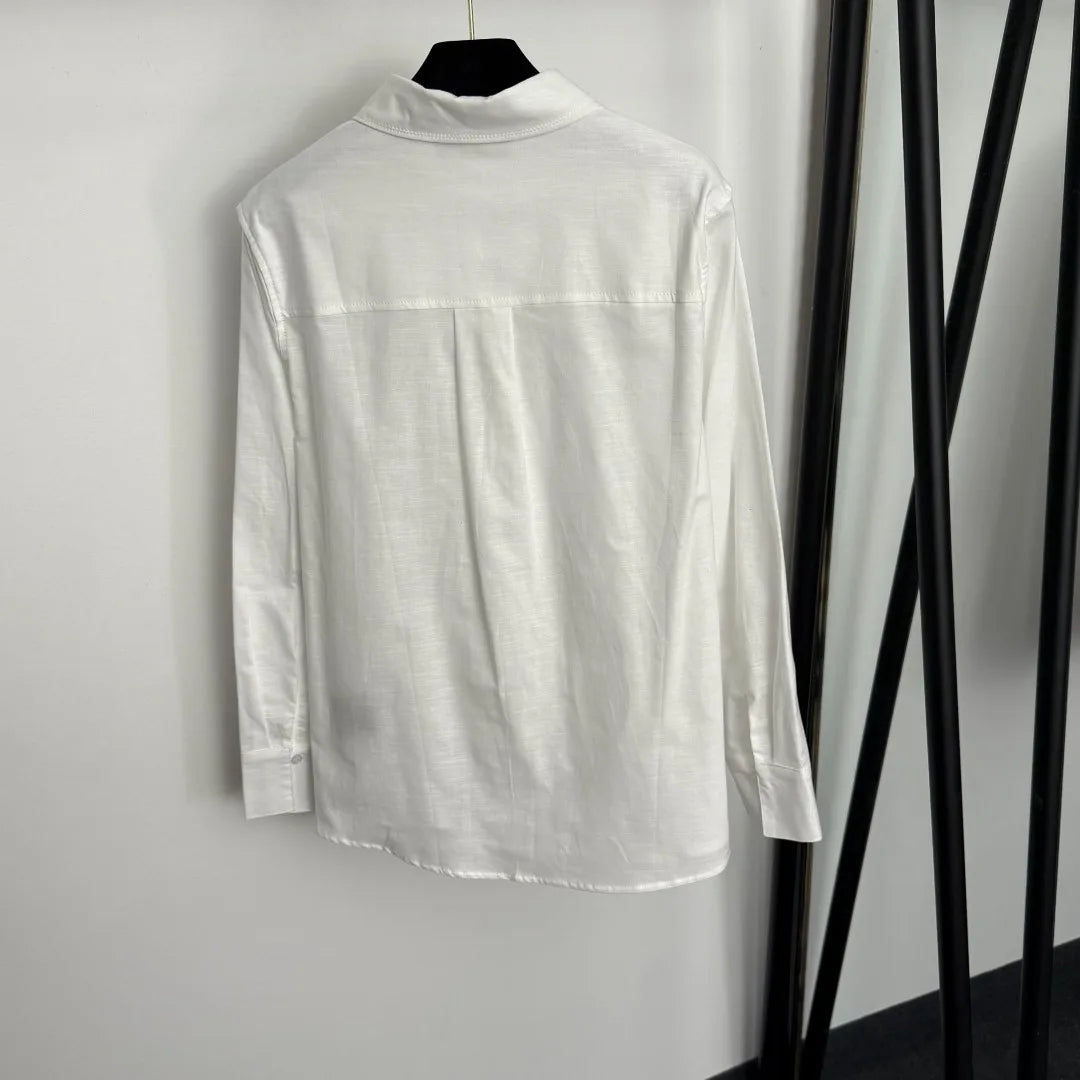 Camicia di lino a maniche lunghe versatile in tinta unita con ricamo semplice