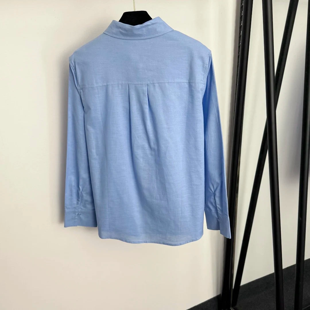 Camicia di lino a maniche lunghe versatile in tinta unita con ricamo semplice