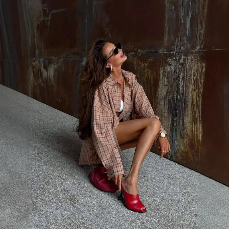 Camicia scozzese da donna, stile vintage americano, vestibilità rilassata.