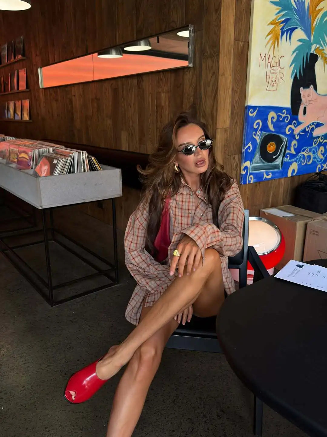 Camicia scozzese da donna, stile vintage americano, vestibilità rilassata.