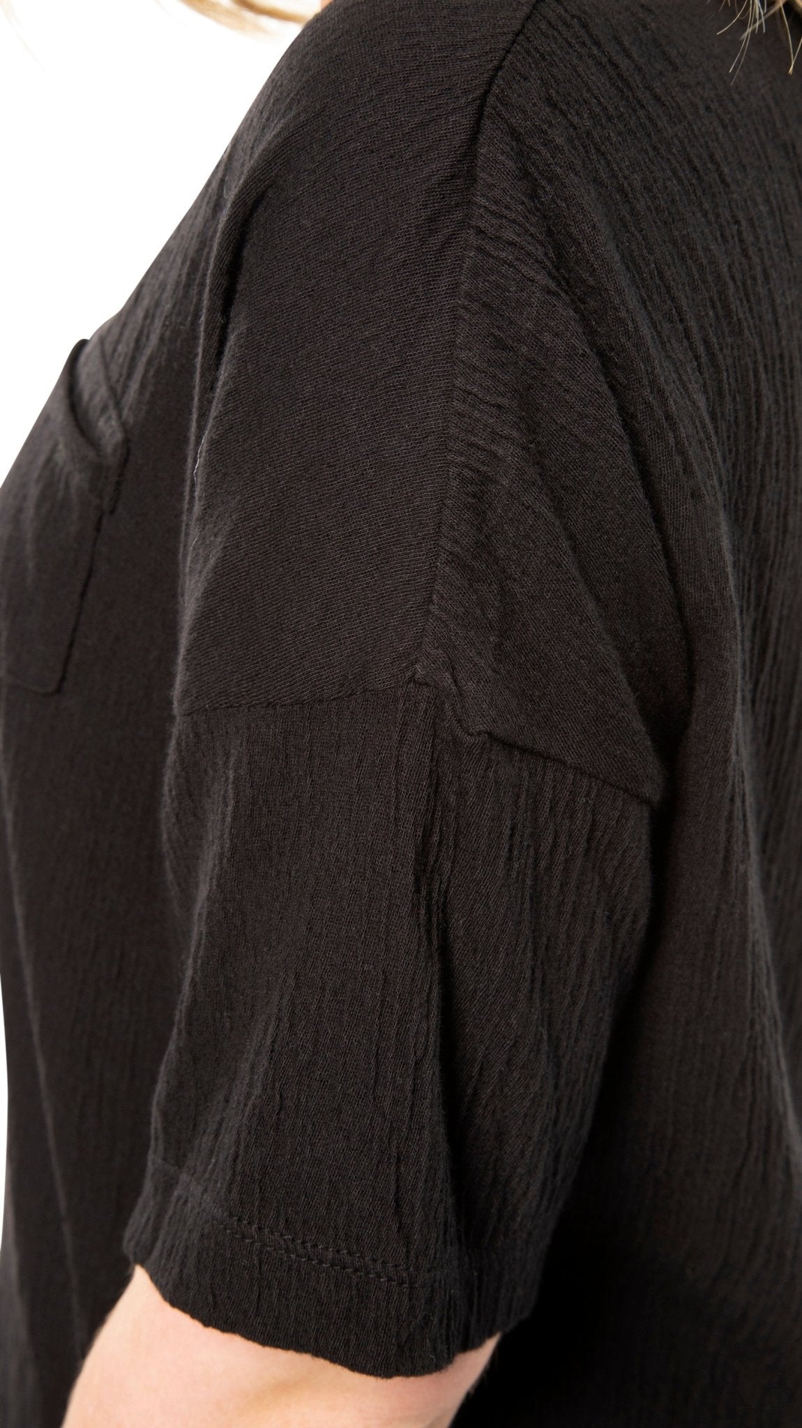 Crinkle Cotton Relaxed V - Neck (Black) - StepByStep