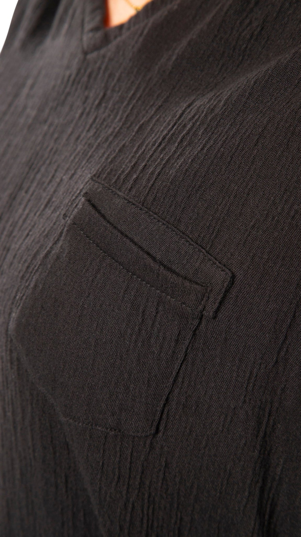 Crinkle Cotton Relaxed V - Neck (Black) - StepByStep