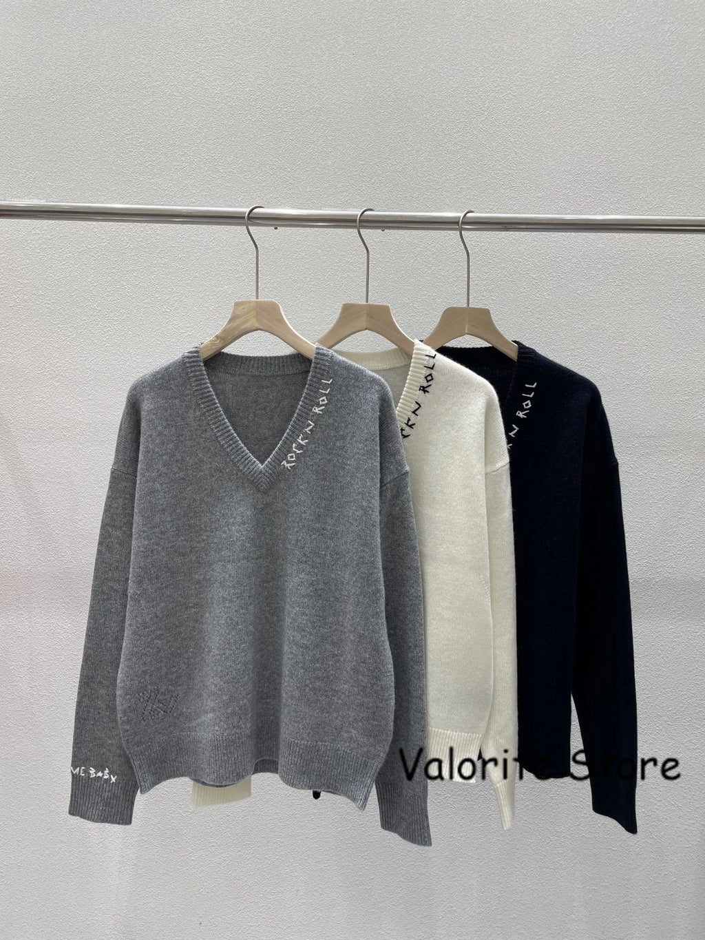 Donna 2025FW Grigio Bianco Navy Cashmere Pullover Scollo a V Lettere Ricamo Maniche lunghe Moda Maglieria Polsini Rotolo - StepByStepNow