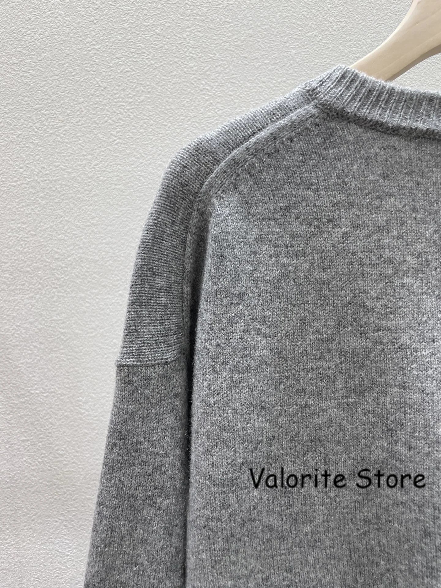 Donna 2025FW Grigio Bianco Navy Cashmere Pullover Scollo a V Lettere Ricamo Maniche lunghe Moda Maglieria Polsini Rotolo - StepByStepNow