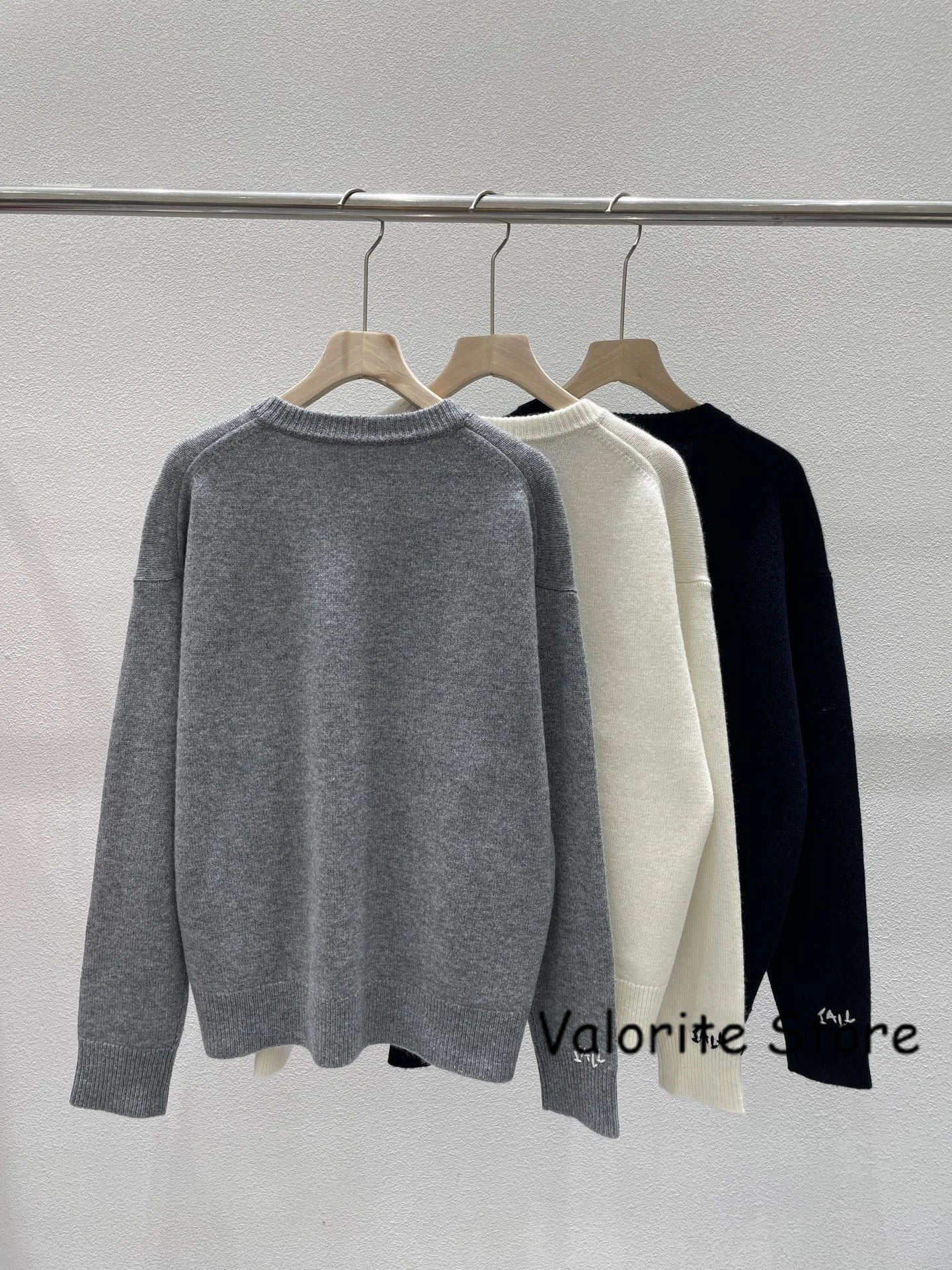 Donna 2025FW Grigio Bianco Navy Cashmere Pullover Scollo a V Lettere Ricamo Maniche lunghe Moda Maglieria Polsini Rotolo - StepByStepNow