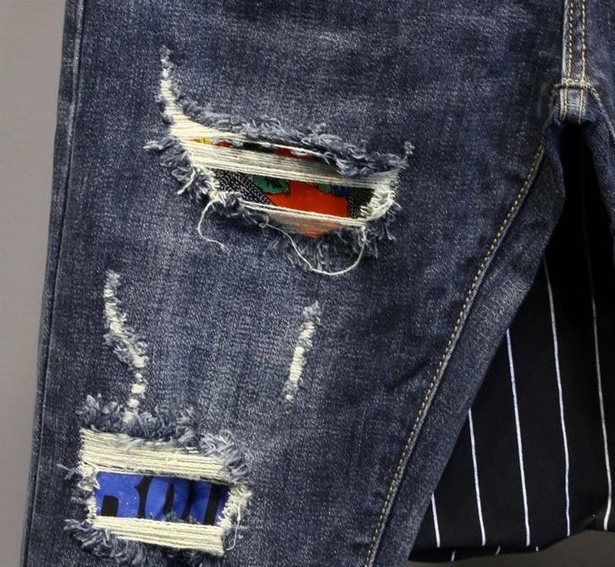 Jeans strappati strappati con stampa per uomo Pantaloni con fori grafici rotti Pantaloni casual morbidi Kpop eleganti pantaloni da cowboy da uomo larghi gotici regolari - StepByStep