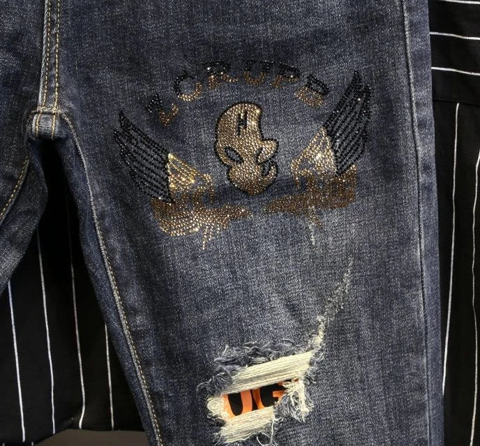 Jeans strappati strappati con stampa per uomo Pantaloni con fori grafici rotti Pantaloni casual morbidi Kpop eleganti pantaloni da cowboy da uomo larghi gotici regolari - StepByStep