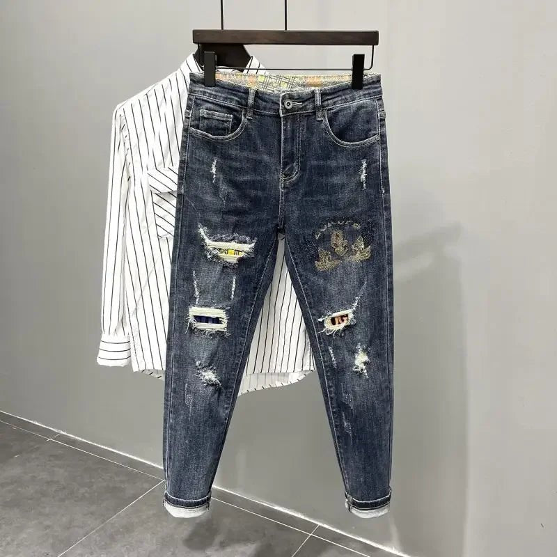 Jeans strappati strappati con stampa per uomo Pantaloni con fori grafici rotti Pantaloni casual morbidi Kpop eleganti pantaloni da cowboy da uomo larghi gotici regolari - StepByStep