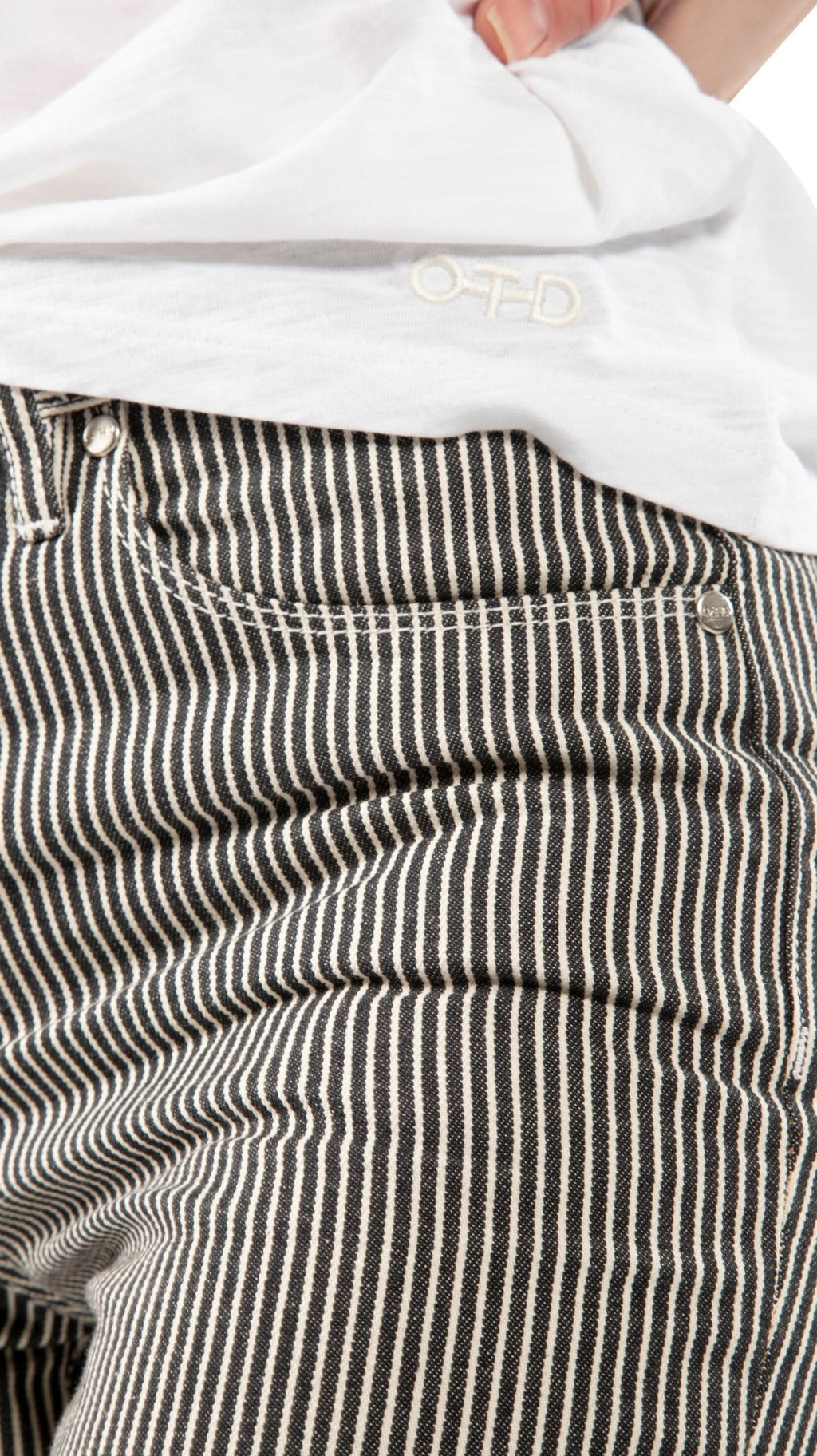 Relaxed Tapered Jean (Black Multi) - StepByStep