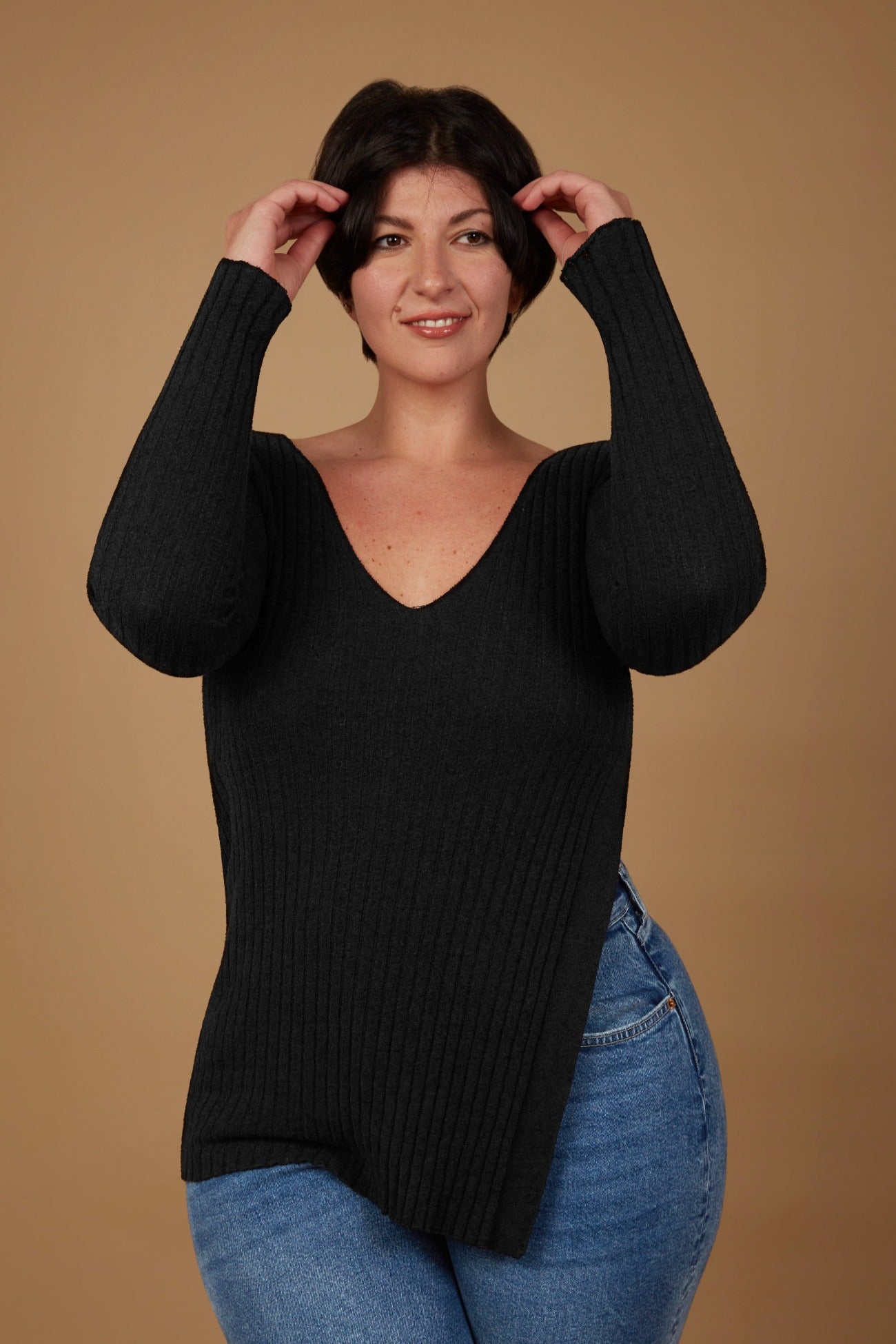 T-shirt con scollo a V e spacco laterale - Saffo - StepByStep