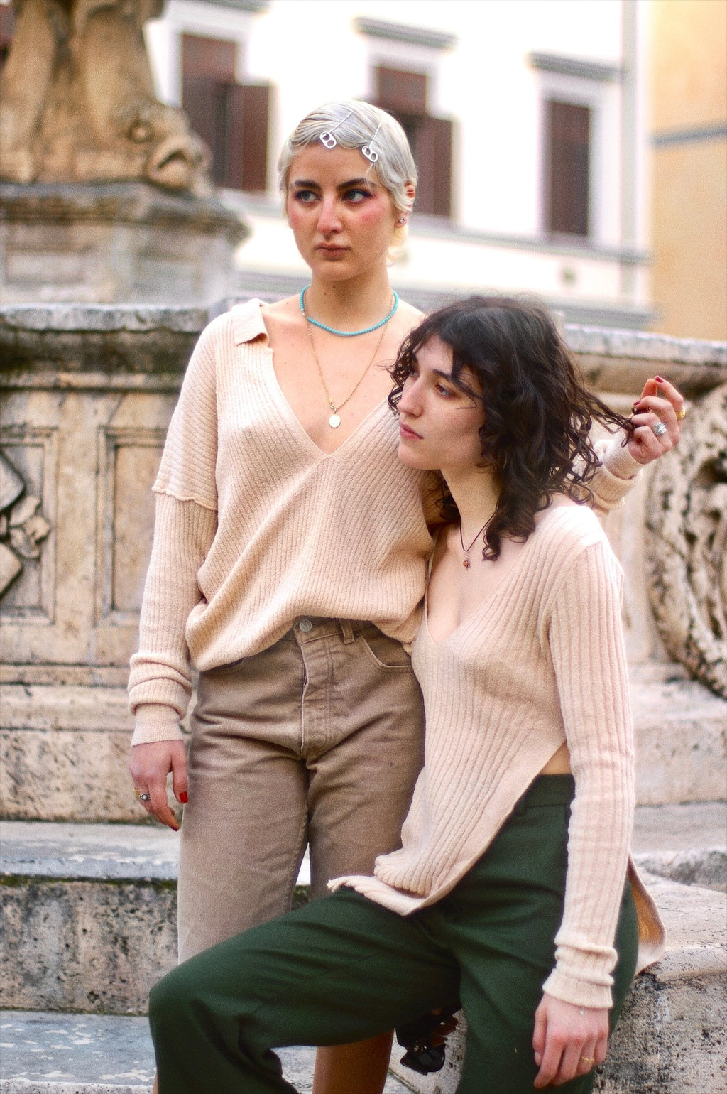 T-shirt con scollo a V e spacco laterale - Saffo - StepByStep